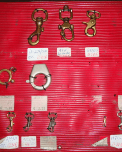 Mosquetões 121